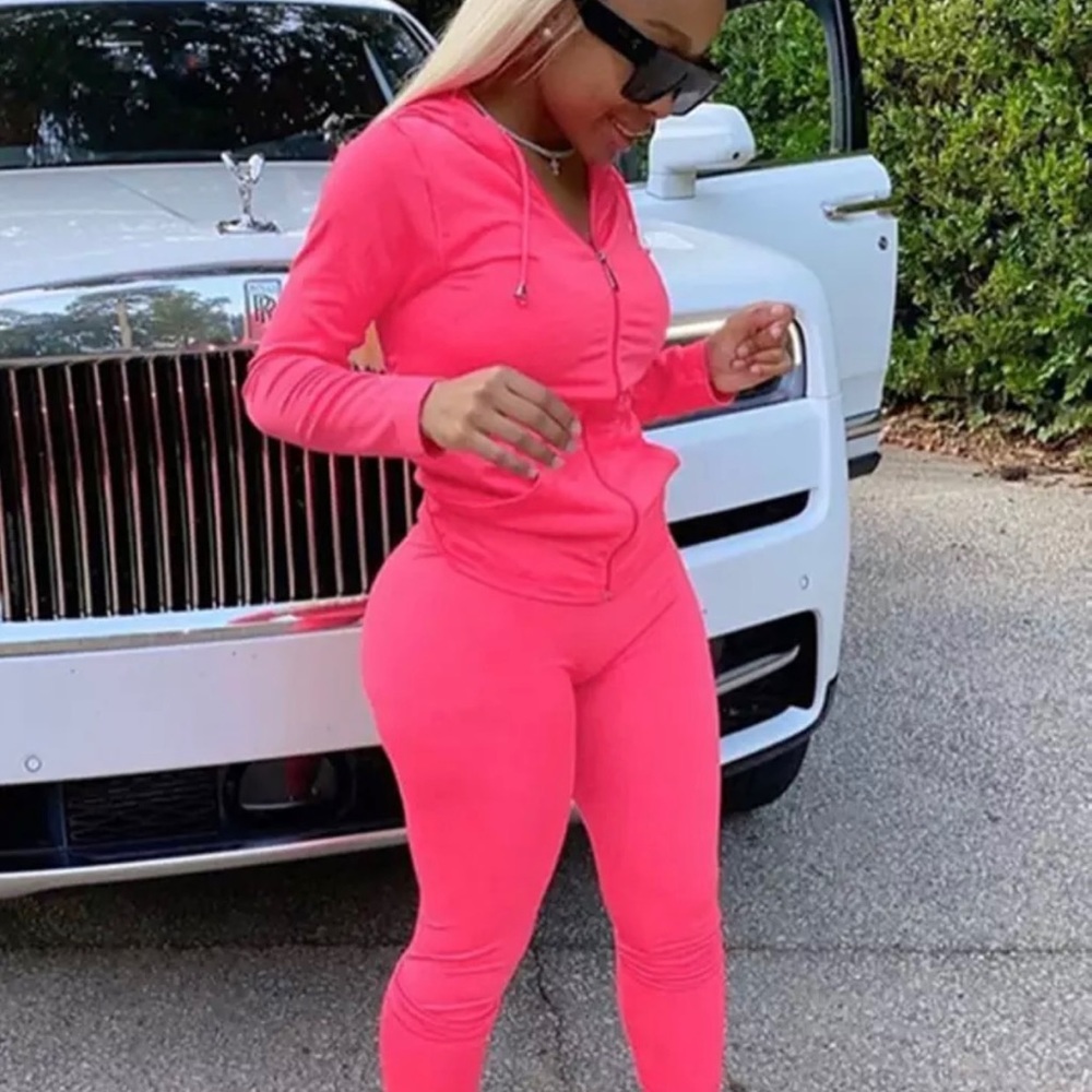 Women’s fitted track suit